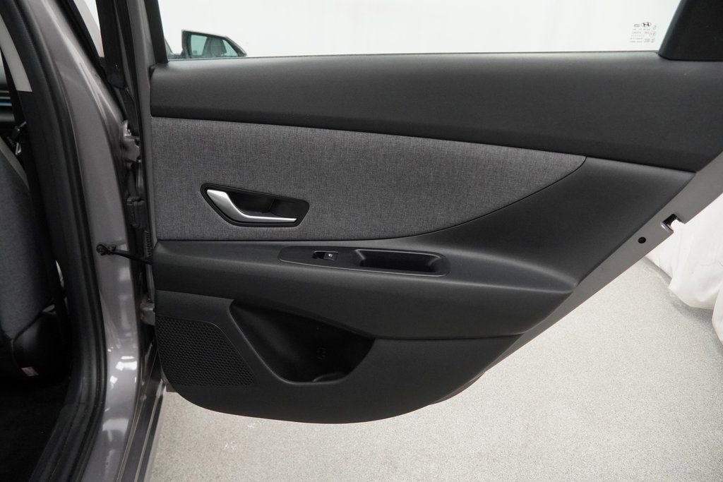 Used 2024 Hyundai Elantra Limited image 46