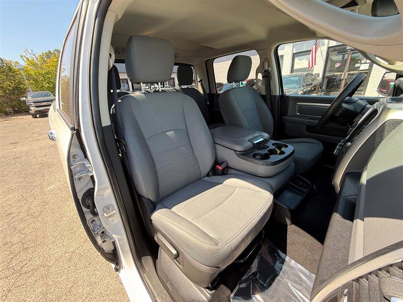 Used 2017 RAM 1500 Classic SLT AWD/4WD image 30