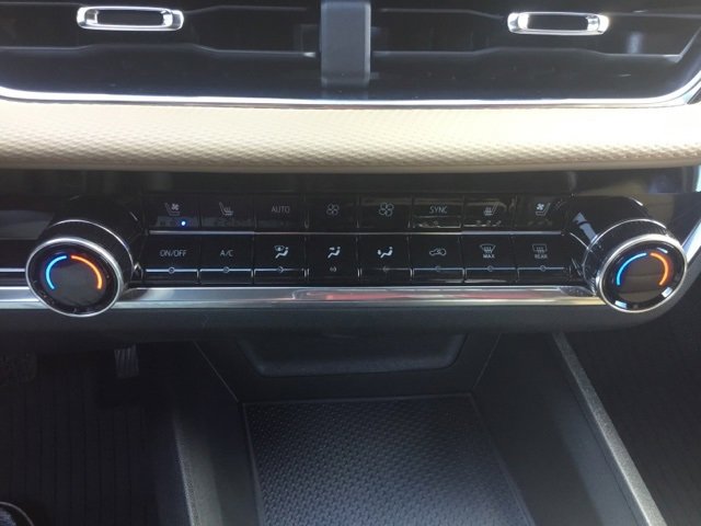 New 2025 Chevrolet Equinox ACTIV w/ Safety and Technology Package image 15