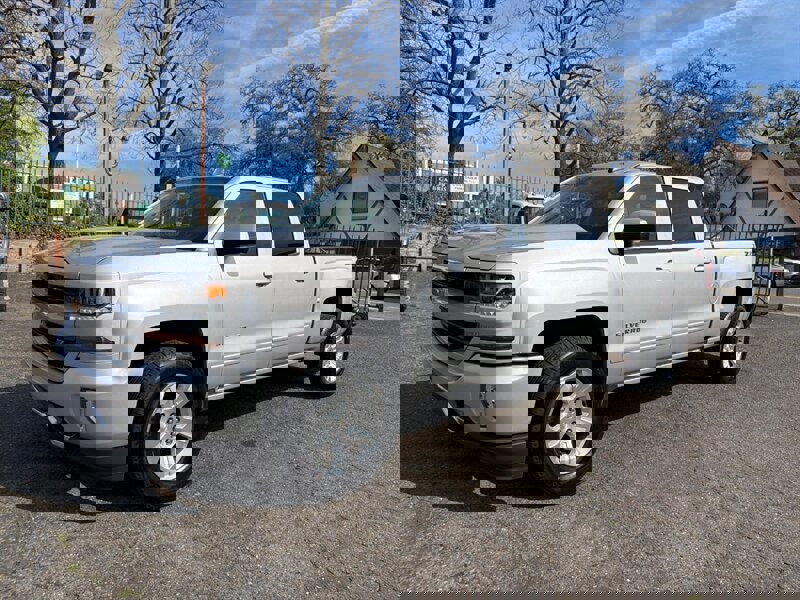 Used 2018 Chevrolet Silverado 1500 LT w/ All Star Edition AWD/4WD image 2