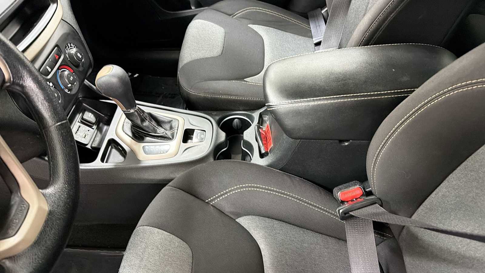 Used 2014 Jeep Cherokee Sport FWD image 23
