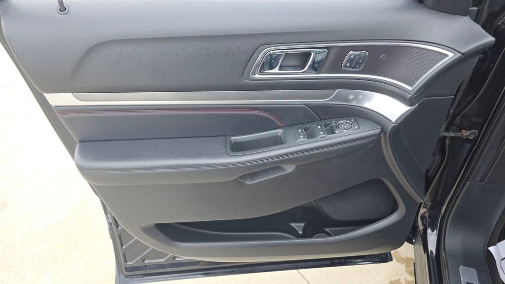 Used 2018 Ford Explorer Sport w/ Equipment Group 401A image 27