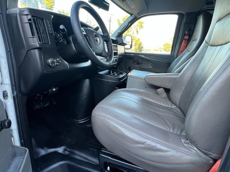 Used 2013 Chevrolet Express 2500 RWD image 12