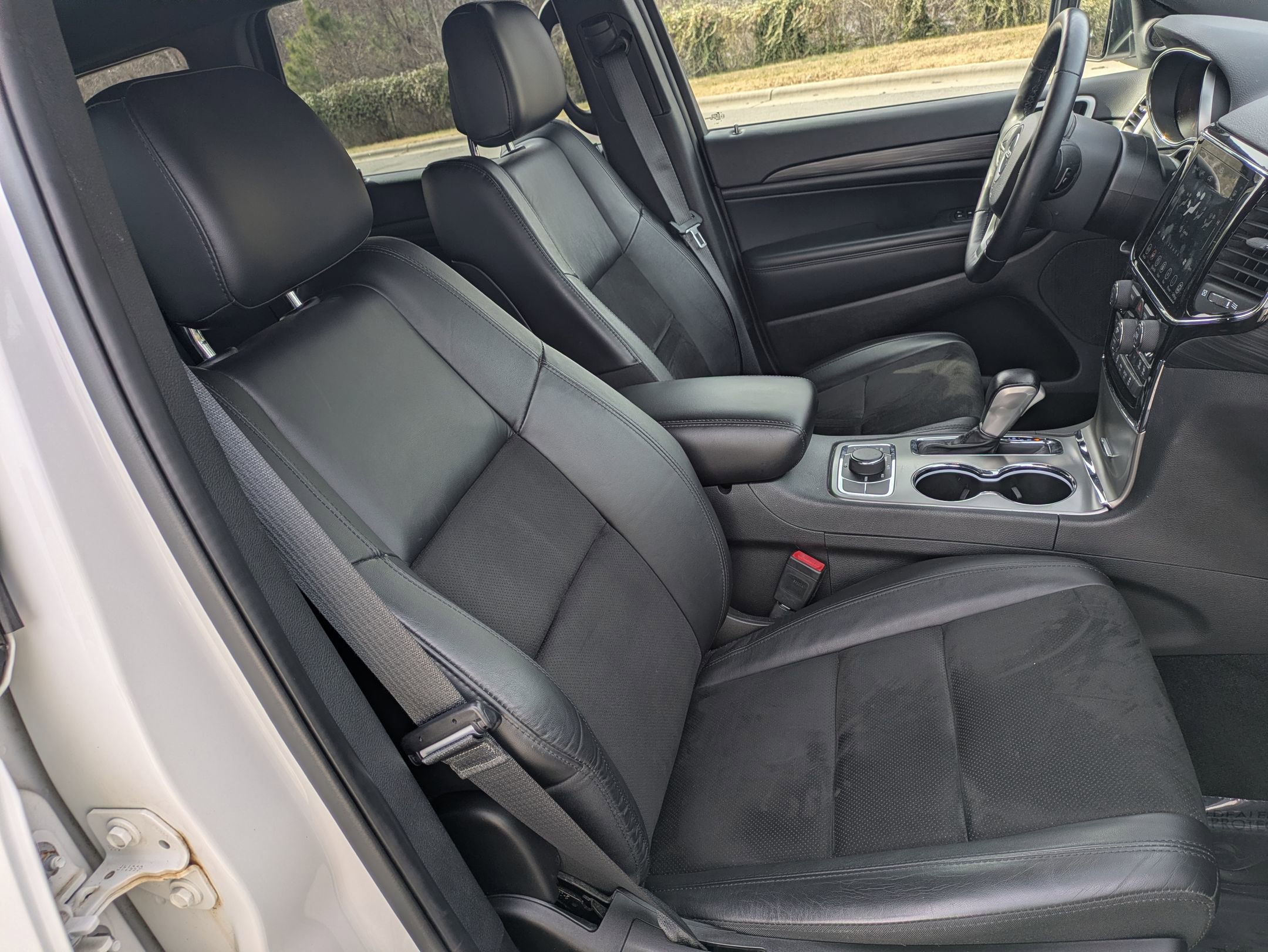 Used 2022 Jeep Grand Cherokee Laredo X image 29