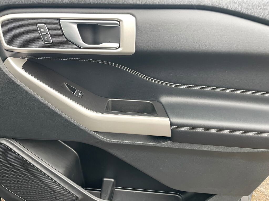 Used 2022 Ford Explorer XLT w/ Equipment Group 202A image 25