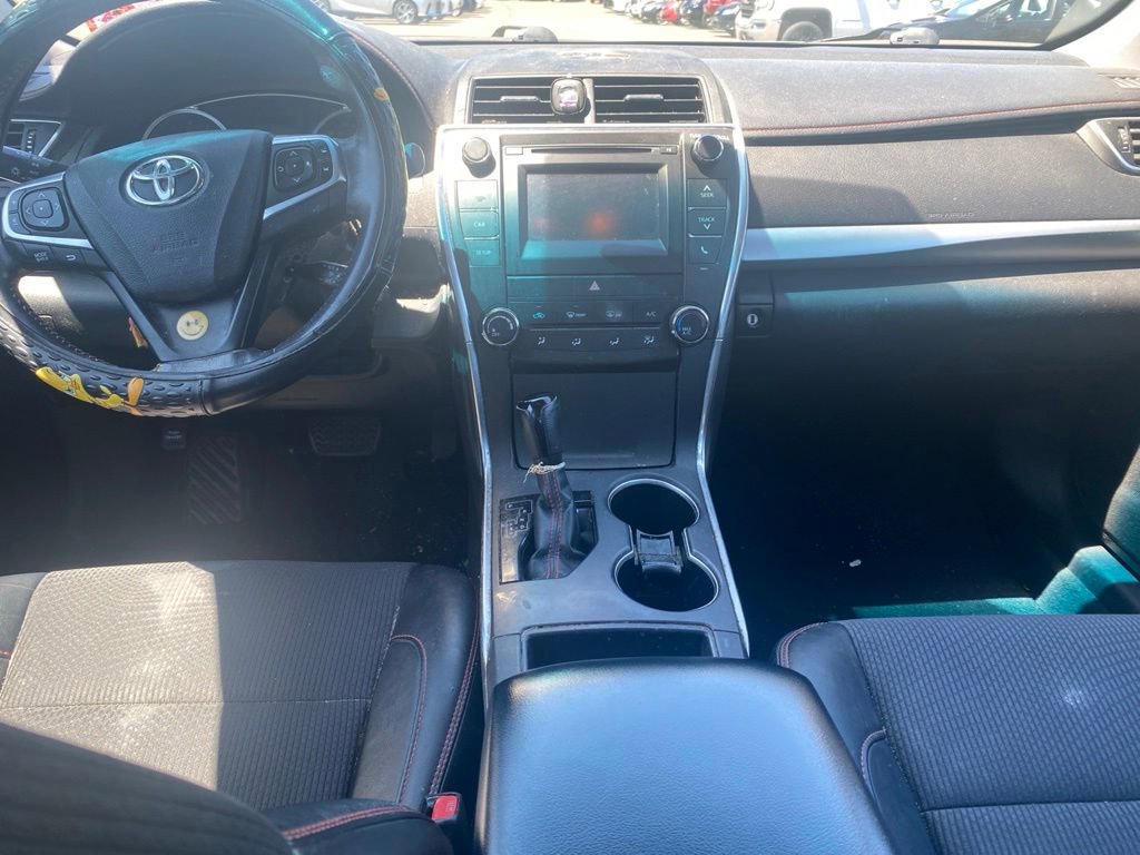 Used 2016 Toyota Camry SE w/ Moonroof Package FWD image 6