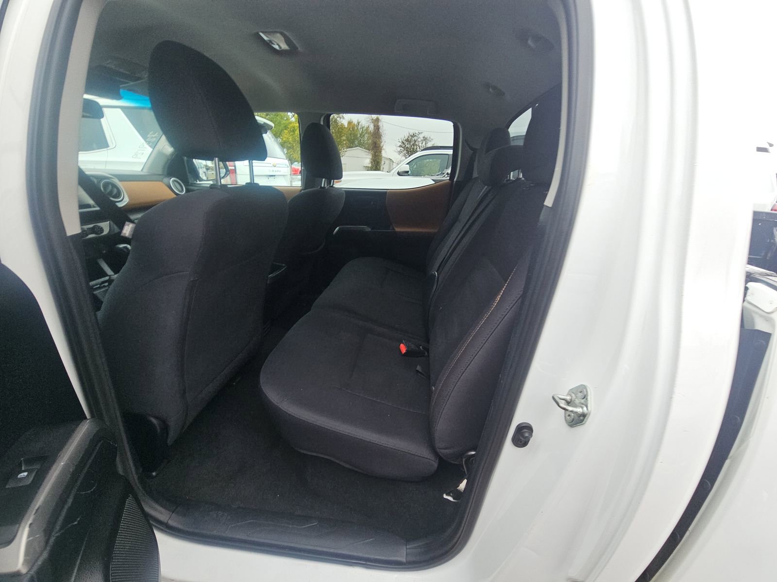 Used 2017 Toyota Tacoma SR5 image 18