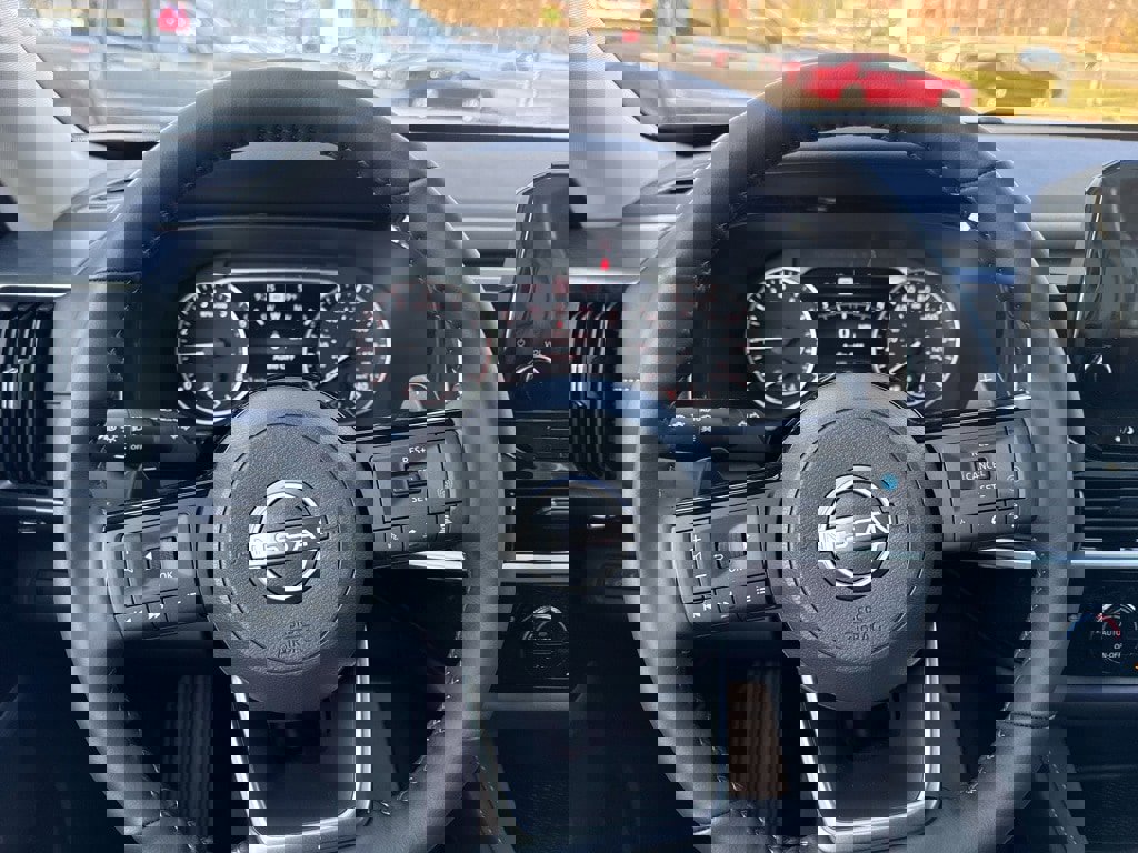 New 2025 Nissan Pathfinder SL image 13