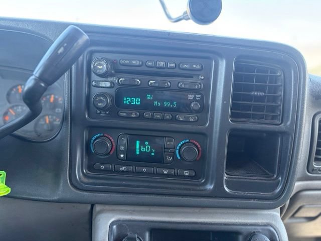 Used 2005 Chevrolet Tahoe LT w/ LT Preferred Equipment Group AWD/4WD image 12