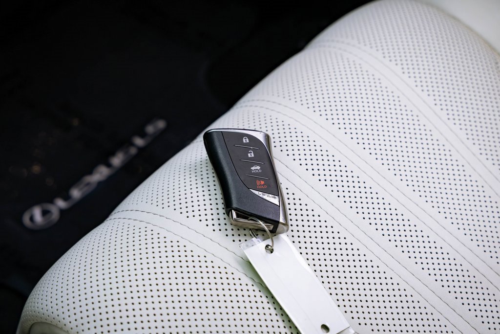 Used 2021 Lexus LS 500 AWD image 12