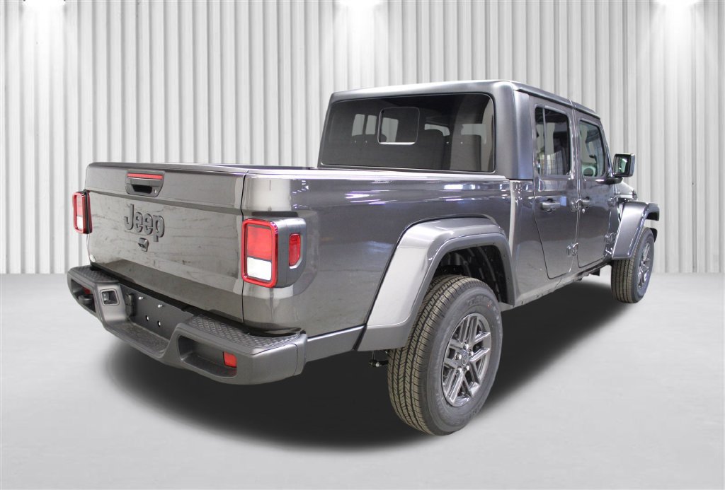 New 2026 Jeep Gladiator Sport AWD/4WD image 3