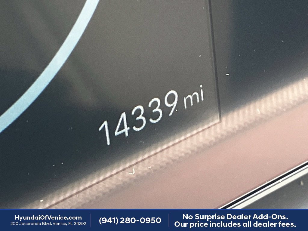 Used 2025 Hyundai Tucson Limited AWD/4WD image 17