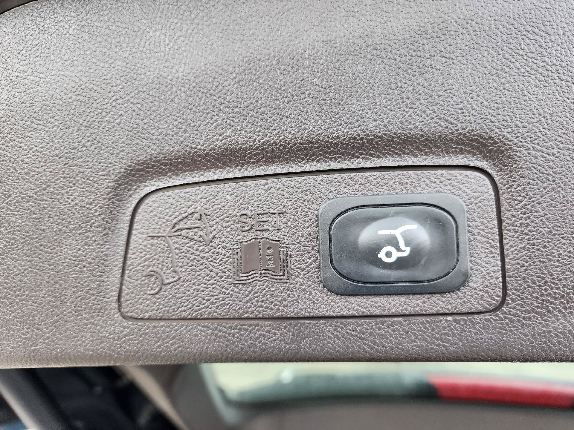 Used 2019 Lincoln MKC Select w/ Select Plus Package FWD image 16