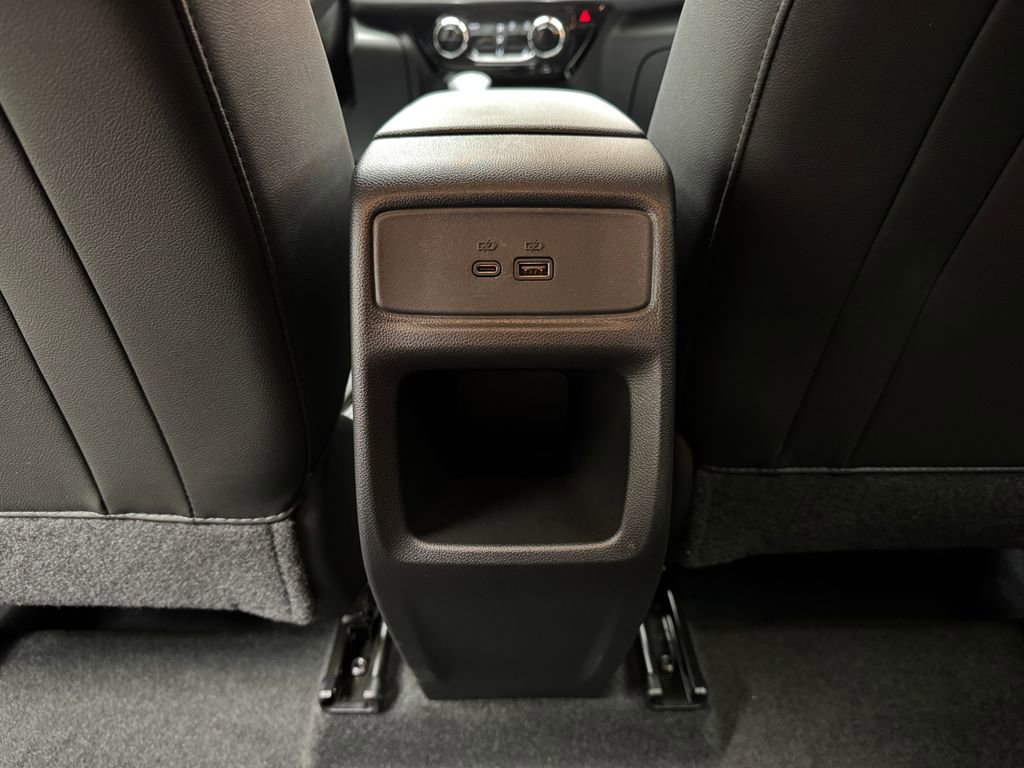 Used 2024 Chevrolet Trax LT w/ LT Convenience Package FWD image 10