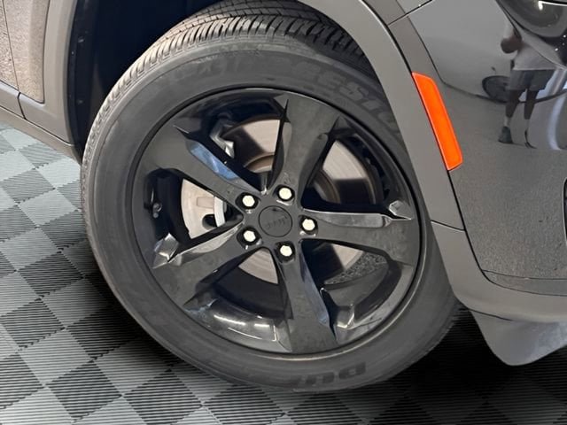 Used 2024 Jeep Grand Cherokee L Laredo AWD/4WD image 33