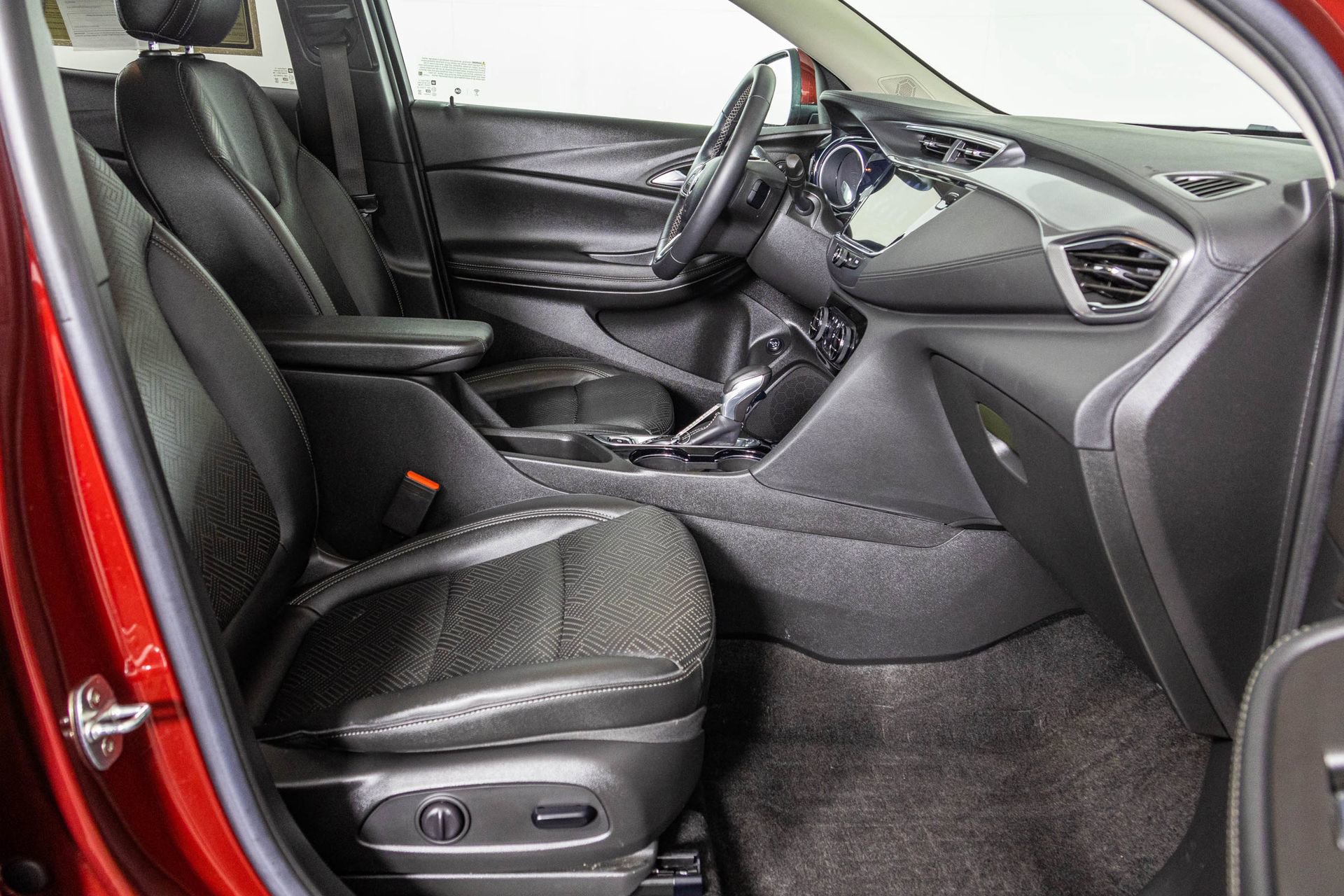 Used 2022 Buick Encore GX Essence w/ Experience Buick Package AWD/4WD image 47