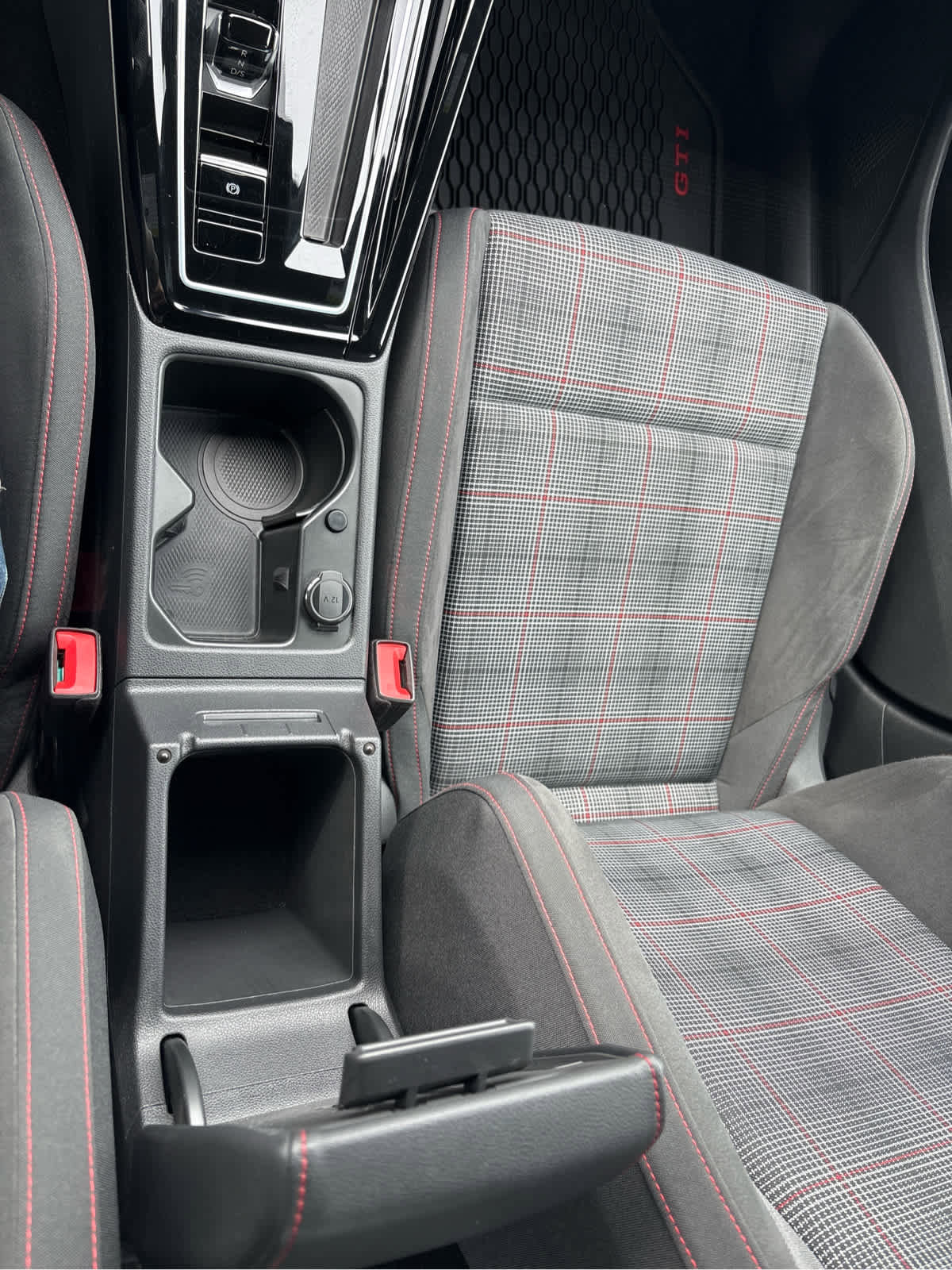 Certified 2023 Volkswagen GTI 40th Anniversary Edition image 33