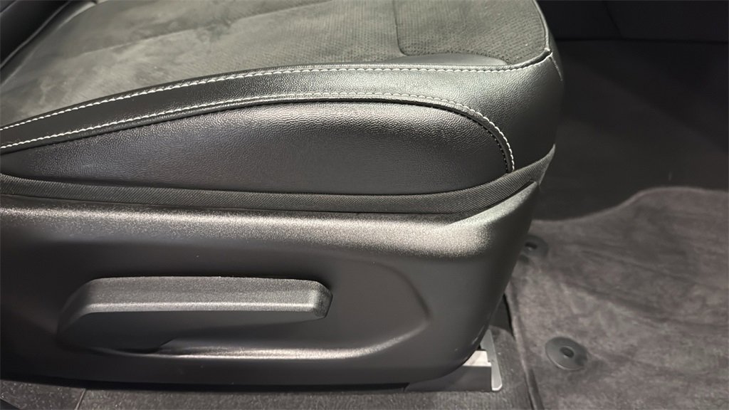 Used 2025 Jeep Grand Cherokee L Altitude image 13