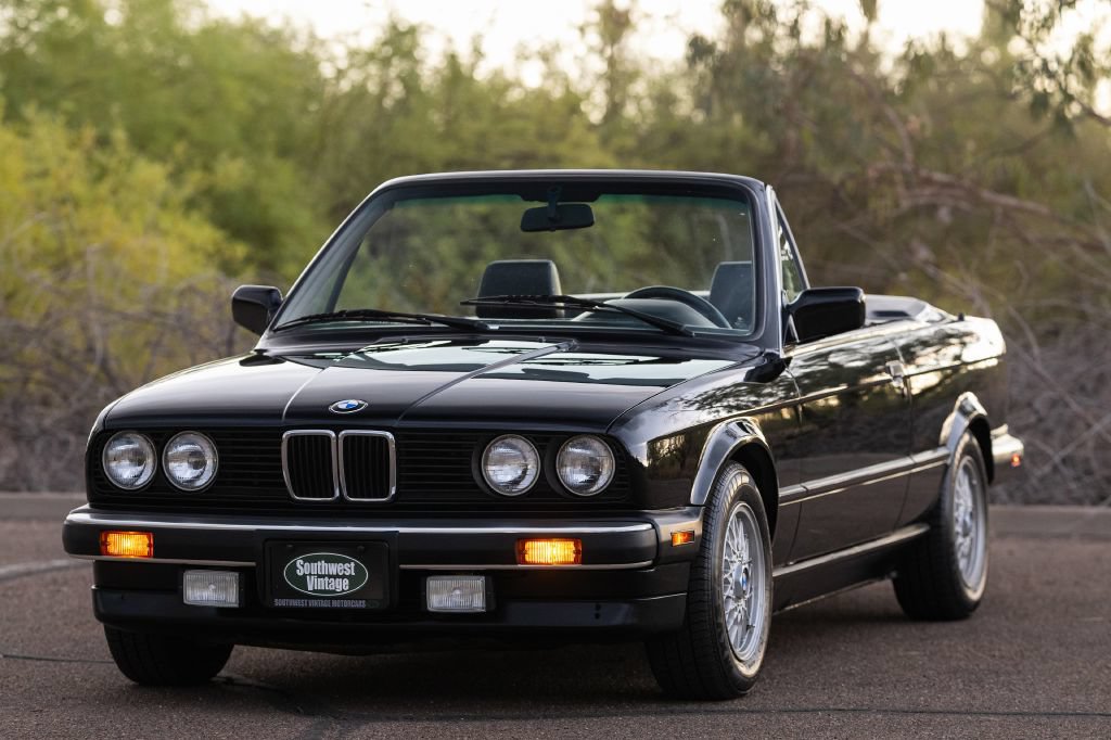 Used 1990 BMW 325i Convertible RWD image 4