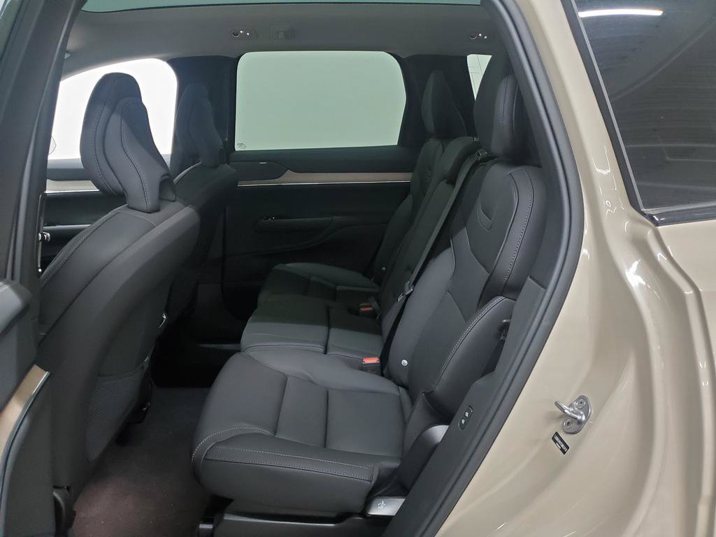 New 2026 Volvo EX90 Plus AWD/4WD image 7
