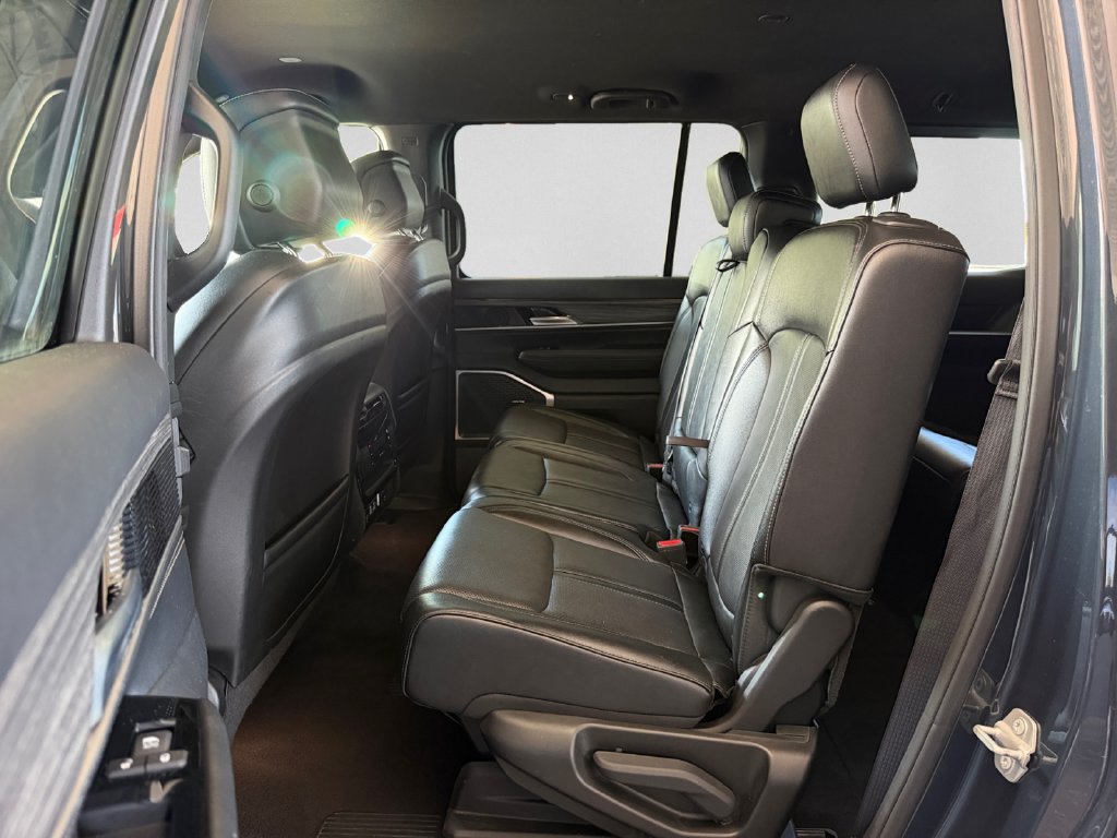 Used 2024 Jeep Wagoneer Series II w/ Flexible Seating Group RWD image 26