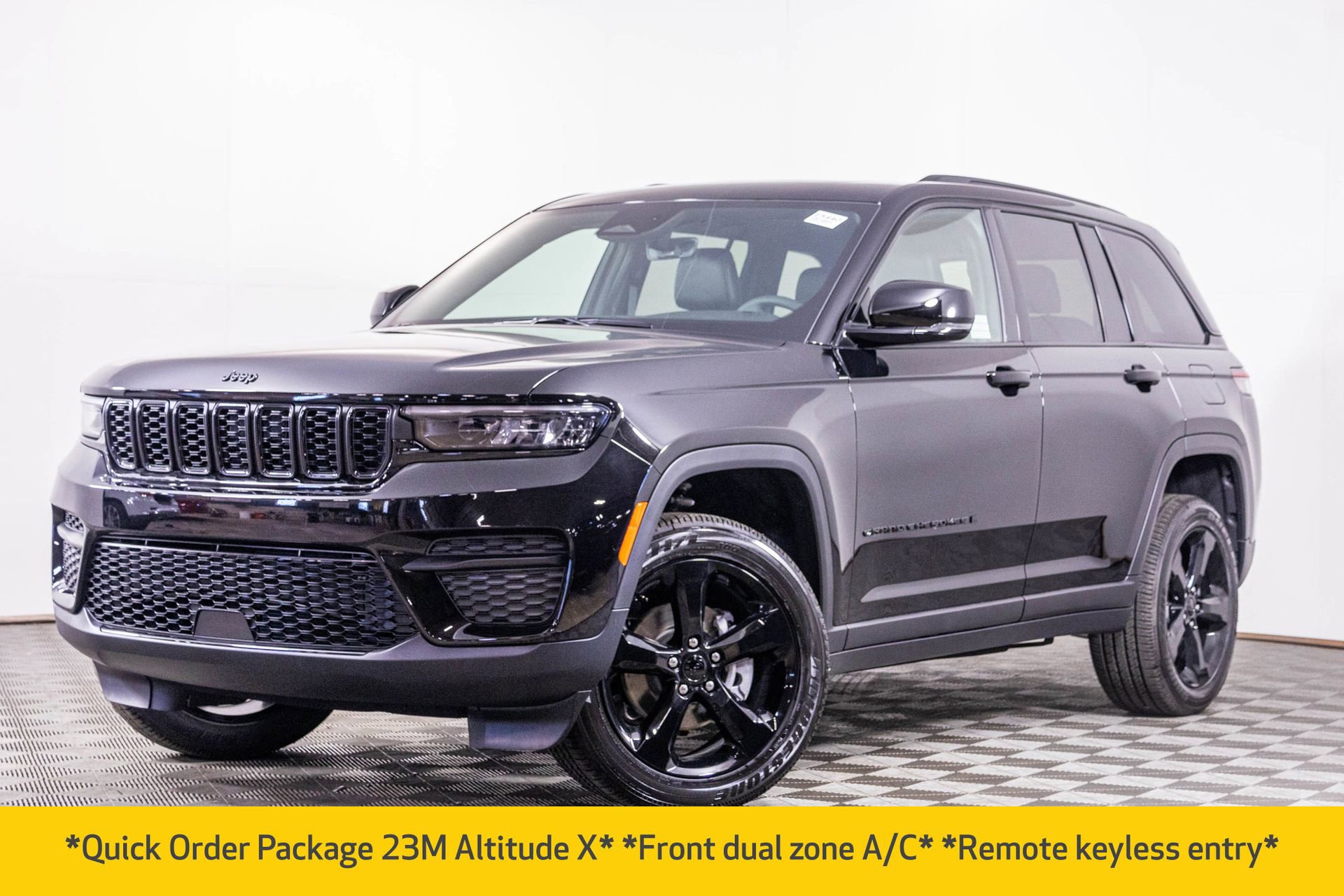 New 2025 Jeep Grand Cherokee Altitude image 2