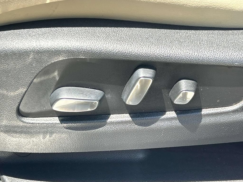 Used 2017 Cadillac XT5 Premium Luxury FWD image 33