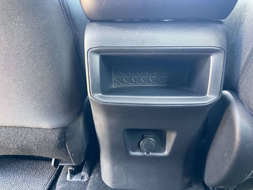 Used 2020 Toyota RAV4 LE AWD/4WD image 18
