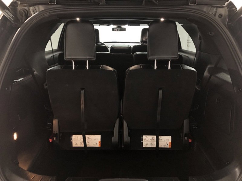 Used 2018 Ford Explorer XLT w/ Equipment Group 202A image 8