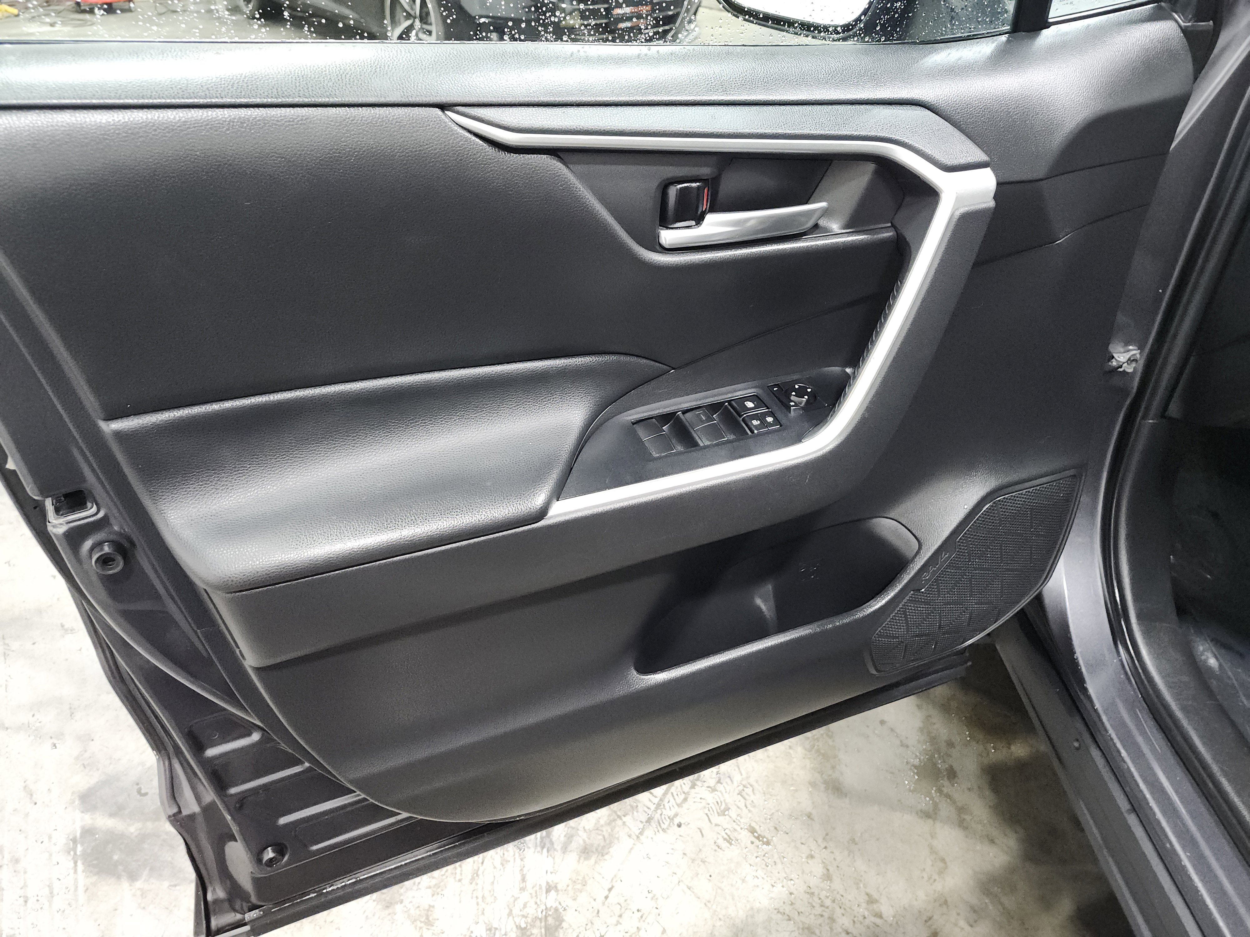 Used 2021 Toyota RAV4 XLE image 26