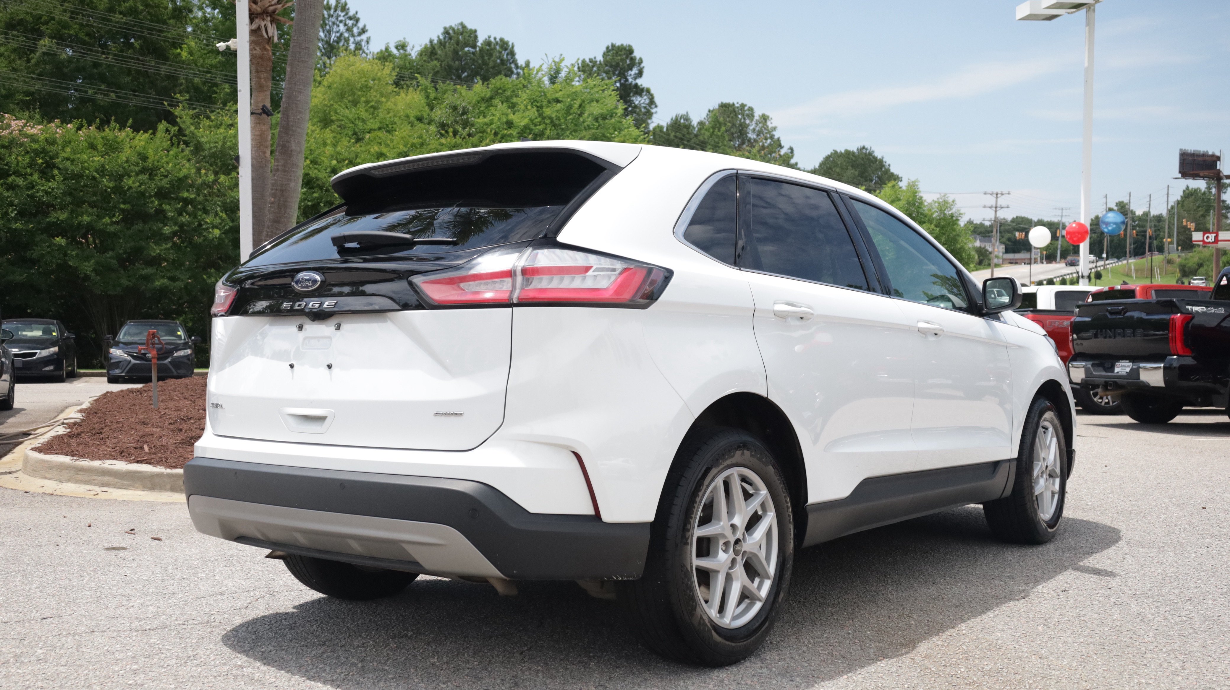 Used 2024 Ford Edge SEL AWD/4WD image 5