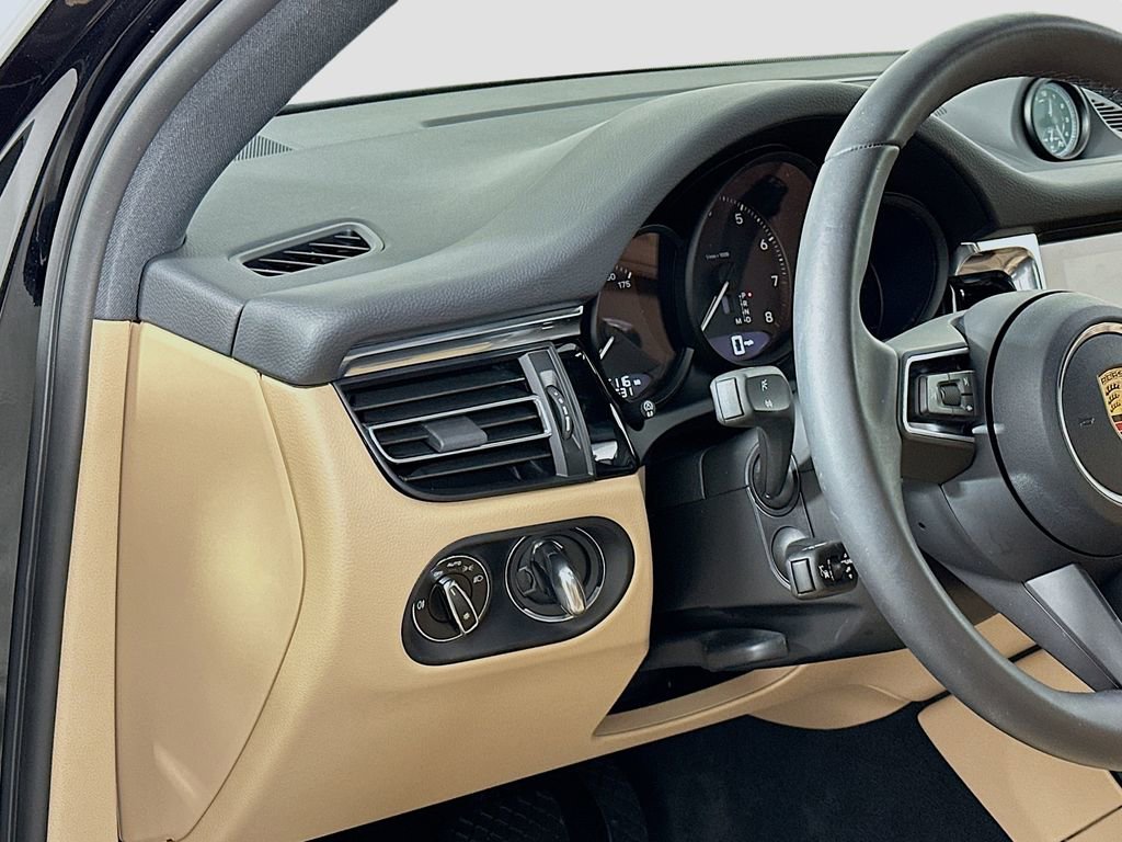 Certified 2026 Porsche Macan image 11