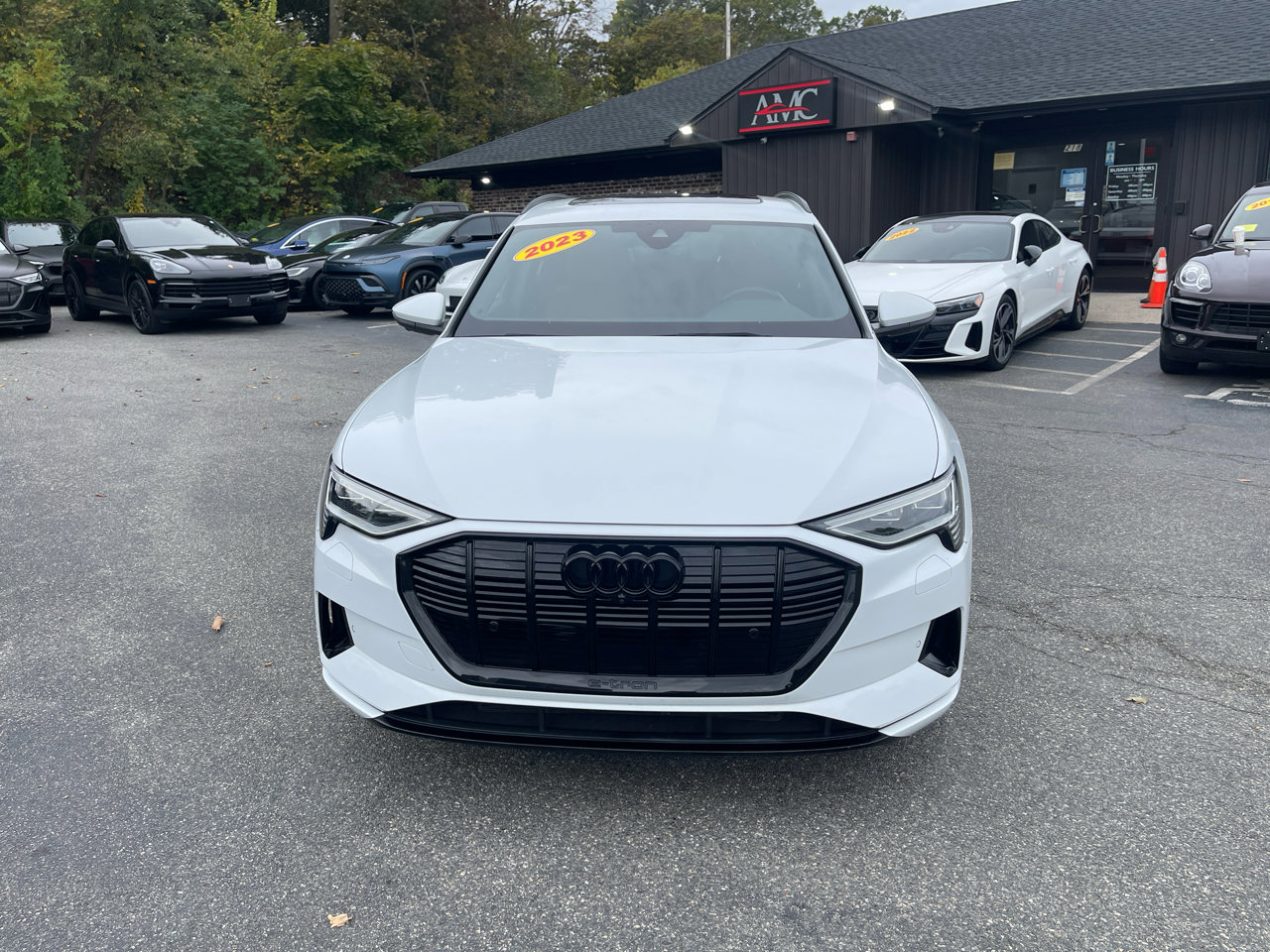 Used 2023 Audi e-tron Premium Plus w/ Premium Plus Package image 2