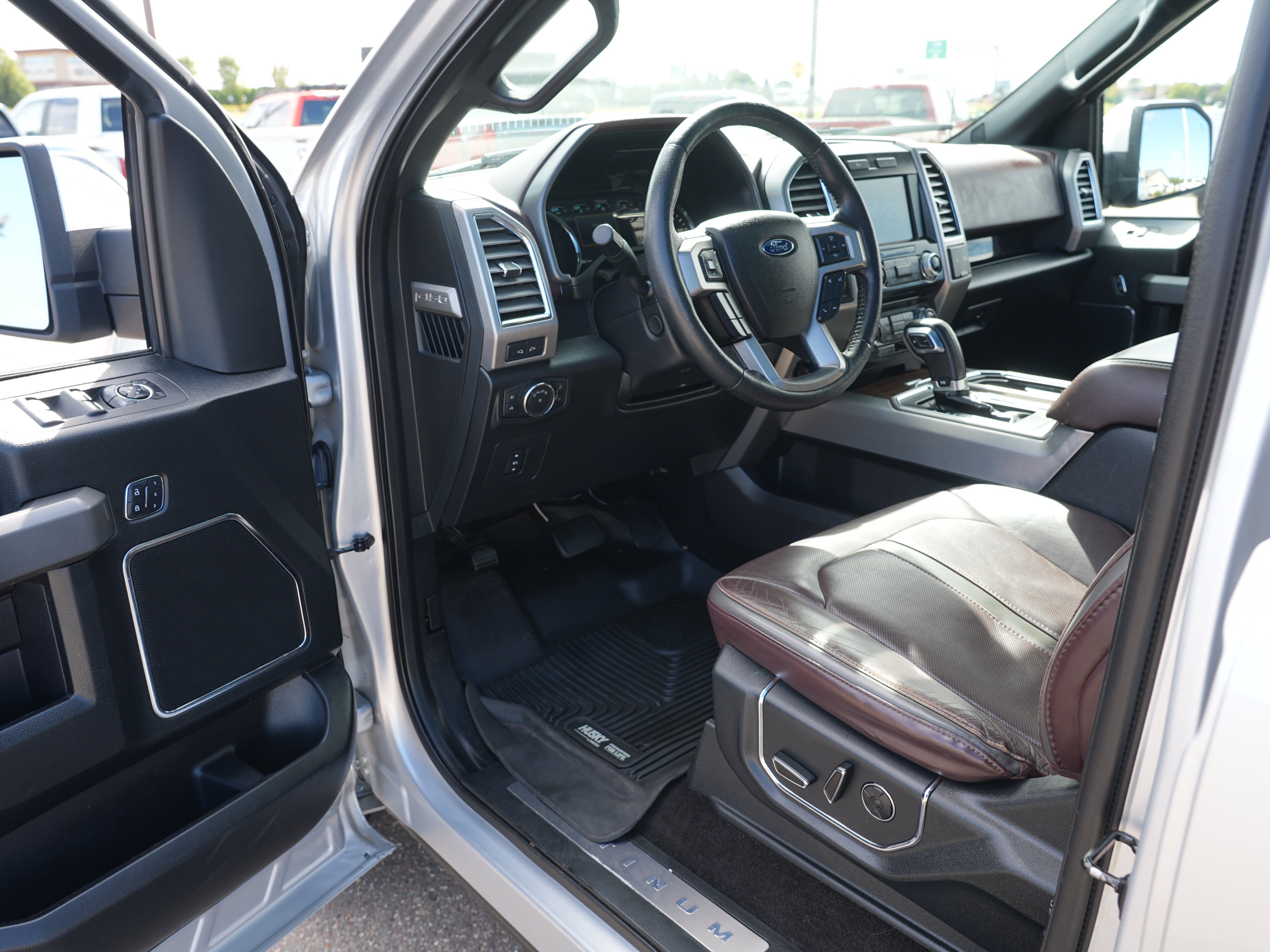 Used 2015 Ford F150 Platinum w/ Max Trailer Tow Package AWD/4WD image 13
