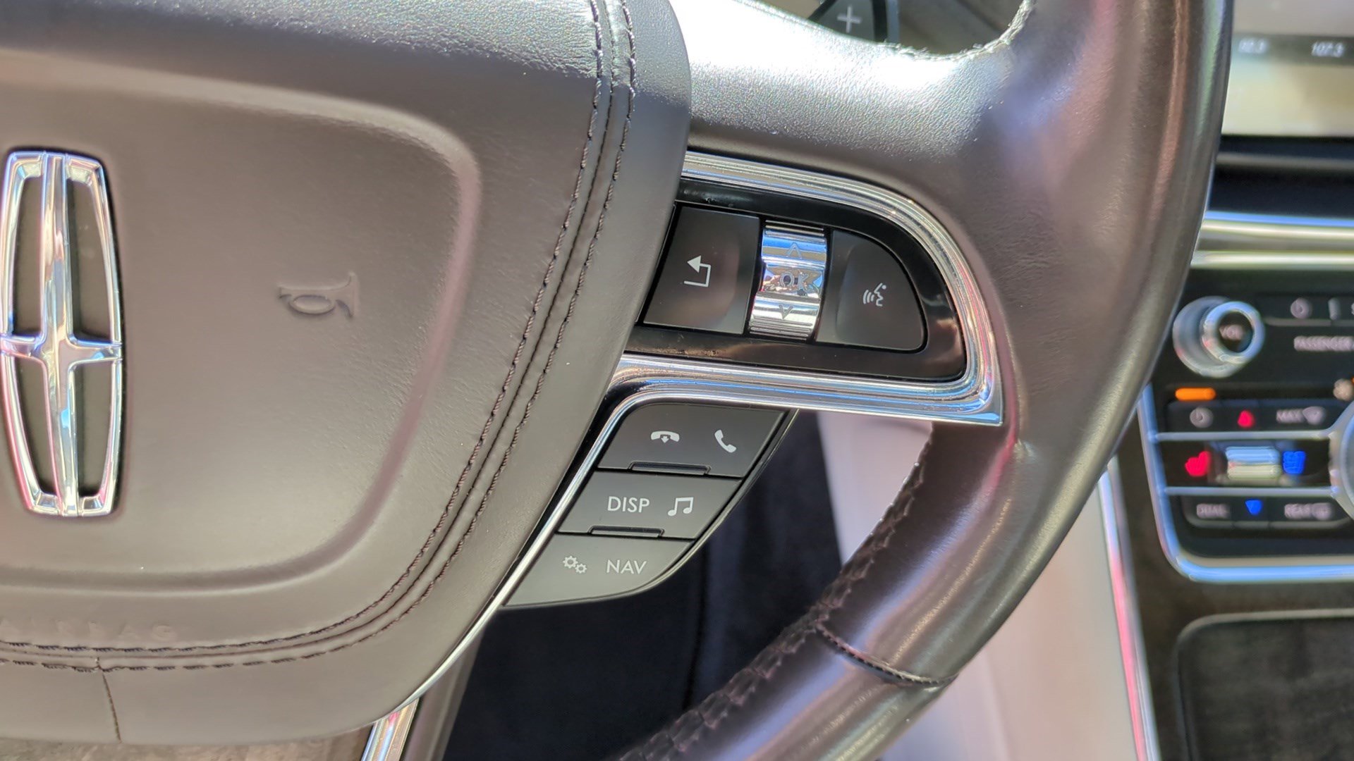 Used 2017 Lincoln Continental Reserve image 18