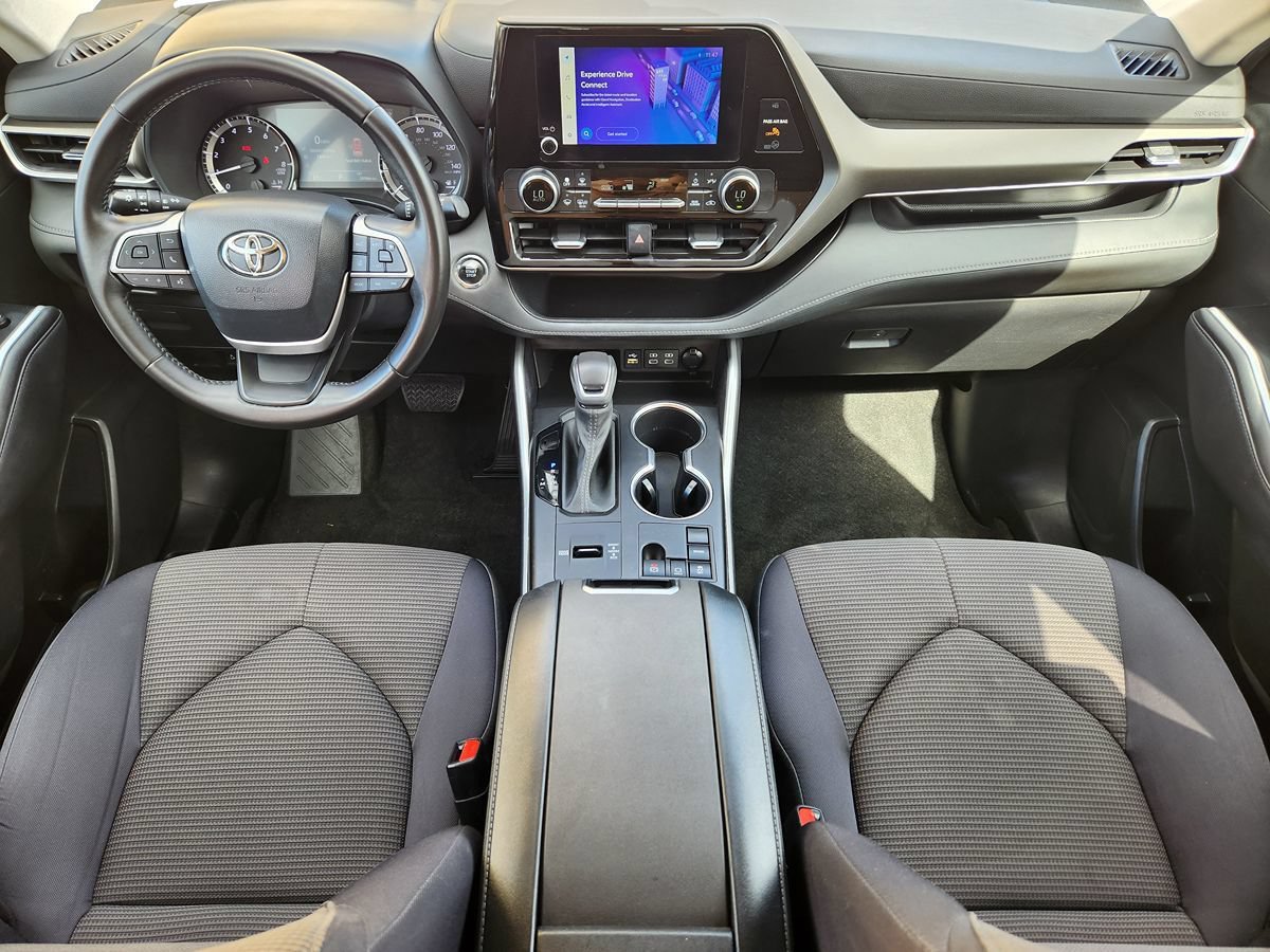 Used 2023 Toyota Highlander LE FWD image 46