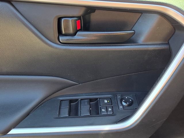 Used 2022 Toyota RAV4 LE image 29