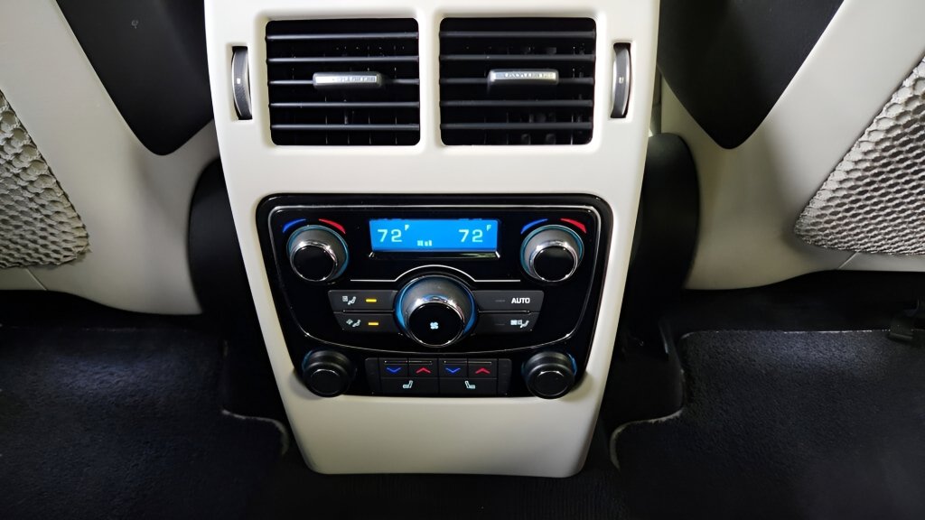 Used 2020 Jaguar F-PACE SVR image 20