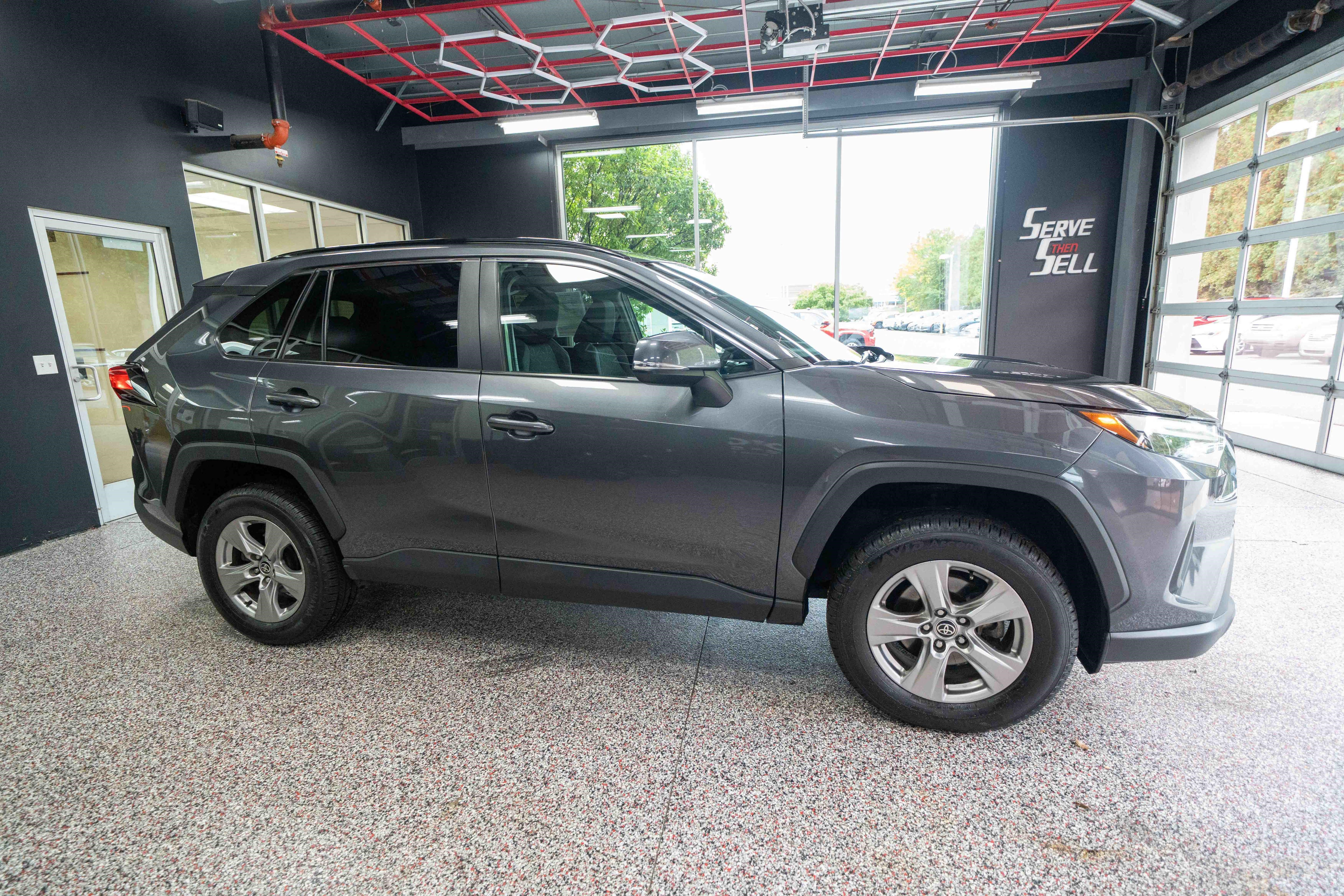 Used 2022 Toyota RAV4 XLE w/ Convenience Package AWD/4WD image 5