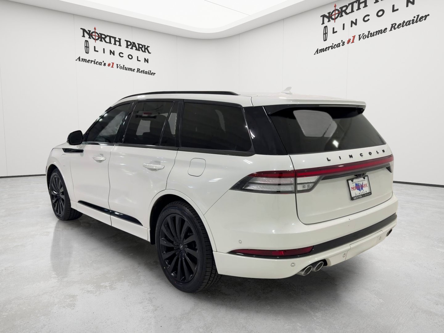 Used 2023 Lincoln Aviator Black Label Grand Touring w/ Class IV Trailer Tow Package AWD/4WD image 3