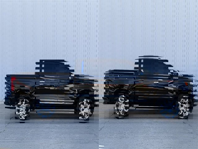 Used 2024 Chevrolet Silverado 1500 High Country w/ High Country Premium Package image 3