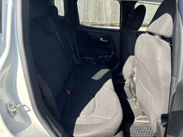 Used 2019 Jeep Renegade Latitude w/ Cold Weather Group AWD/4WD image 21