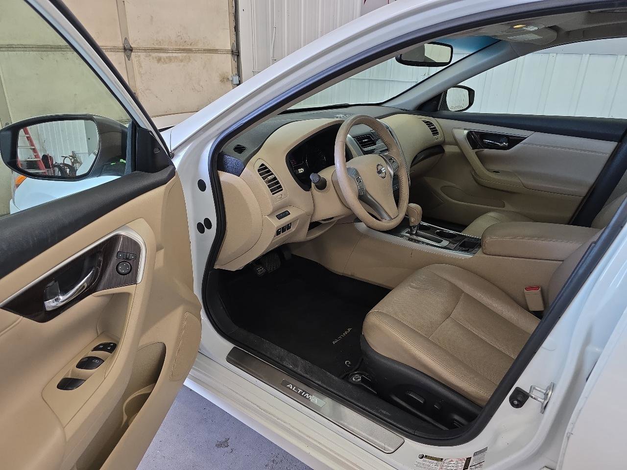 Used 2015 Nissan Altima 2.5 SL w/ Technology Package FWD image 24