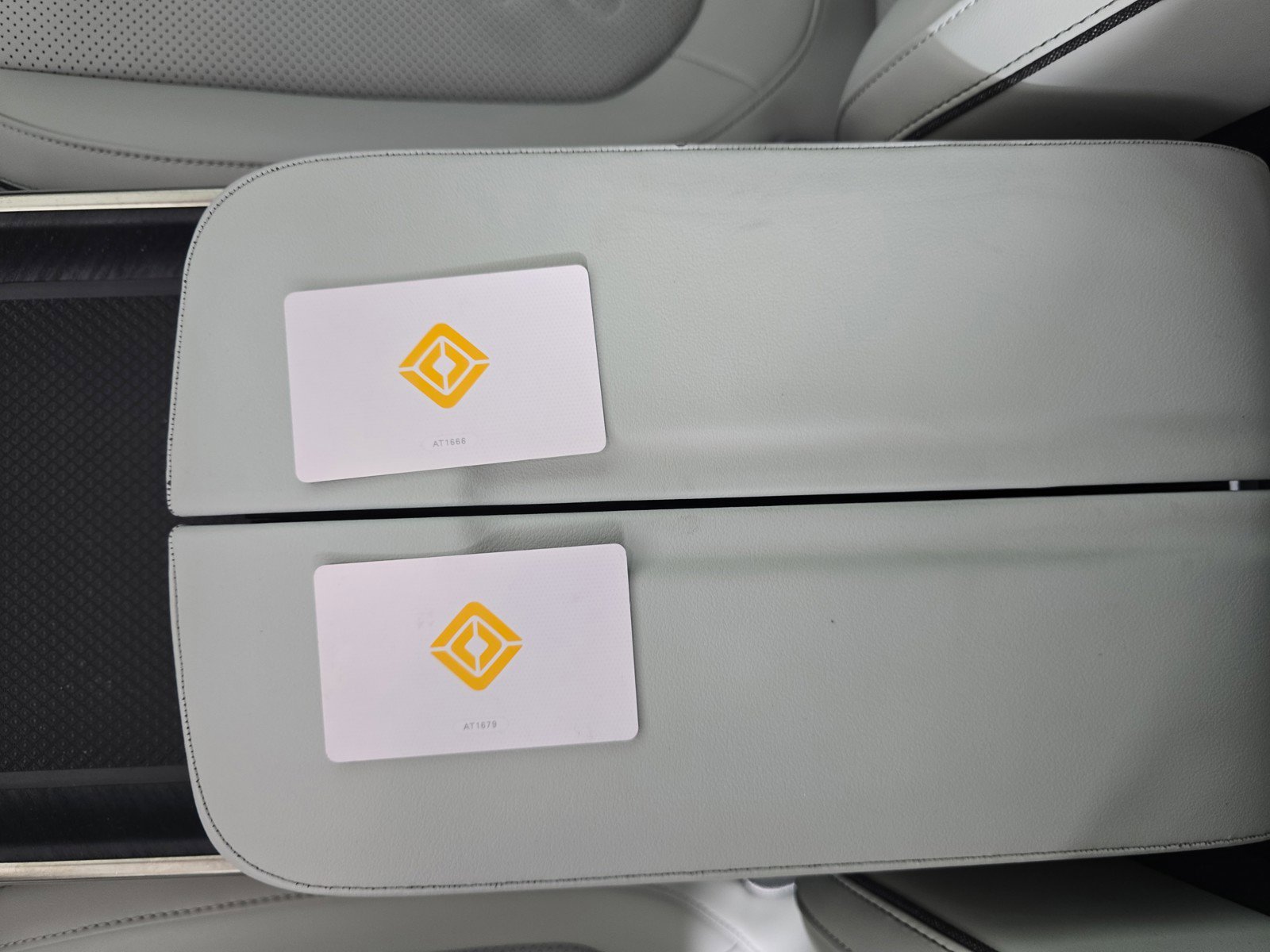 Used 2024 Rivian R1S Adventure AWD/4WD image 31