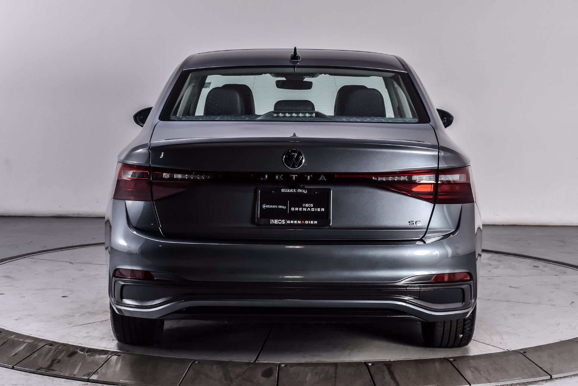 Used 2025 Volkswagen Jetta SE FWD image 5