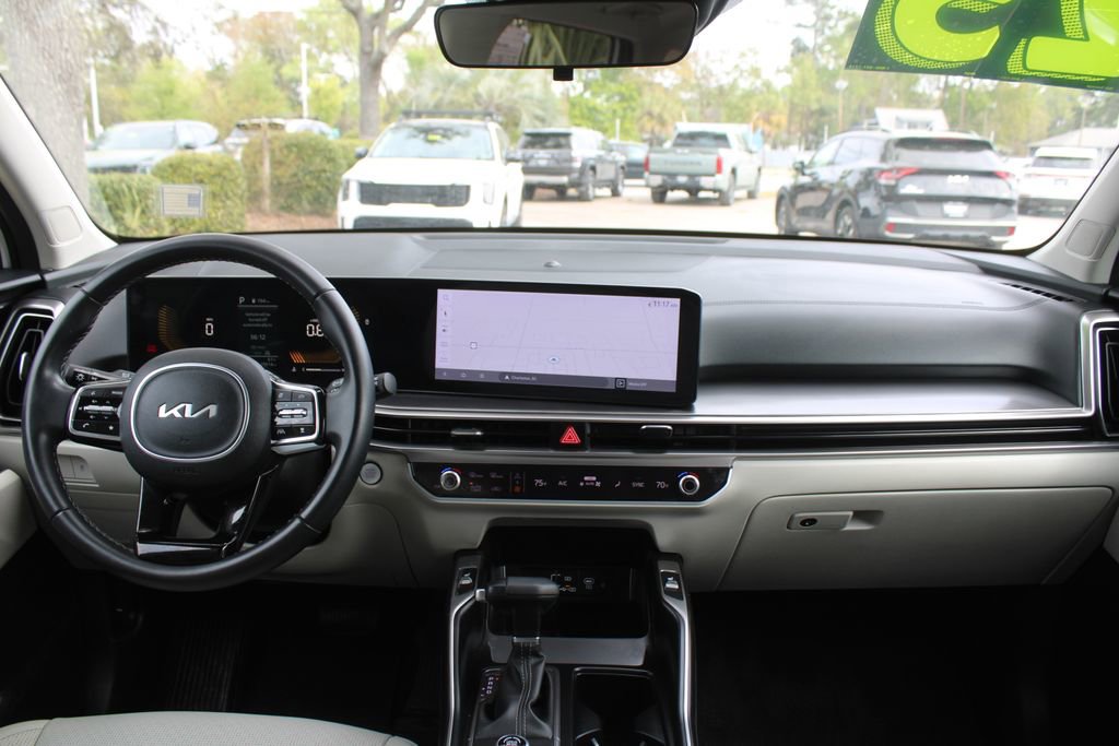 Certified 2025 Kia Sorento S w/ Panoramic Sunroof Package FWD image 24