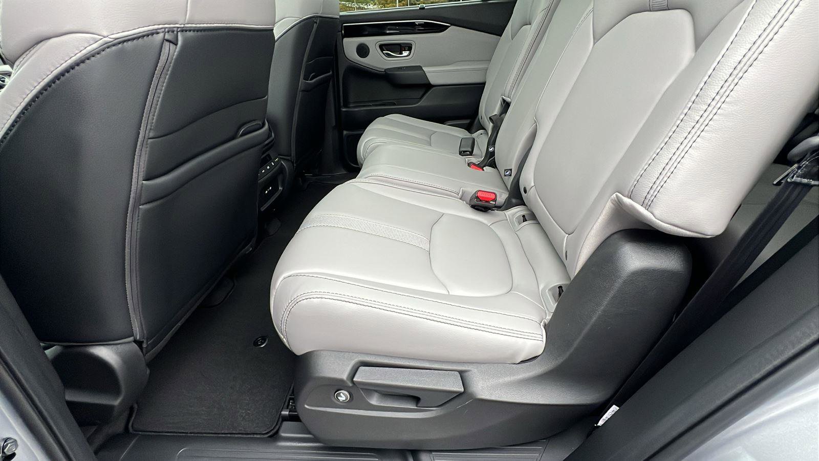New 2025 Honda Pilot Touring image 19