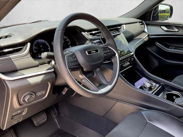 Used 2025 Jeep Grand Cherokee L Altitude RWD image 13