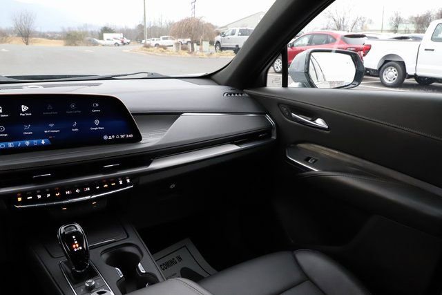 Used 2025 Cadillac XT4 Premium Luxury image 28