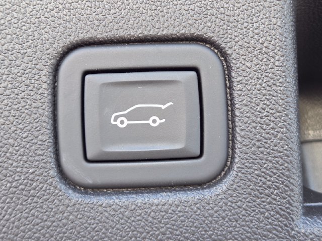 Used 2024 Chevrolet Equinox LT w/ LPO, Floor Liner Package FWD image 19